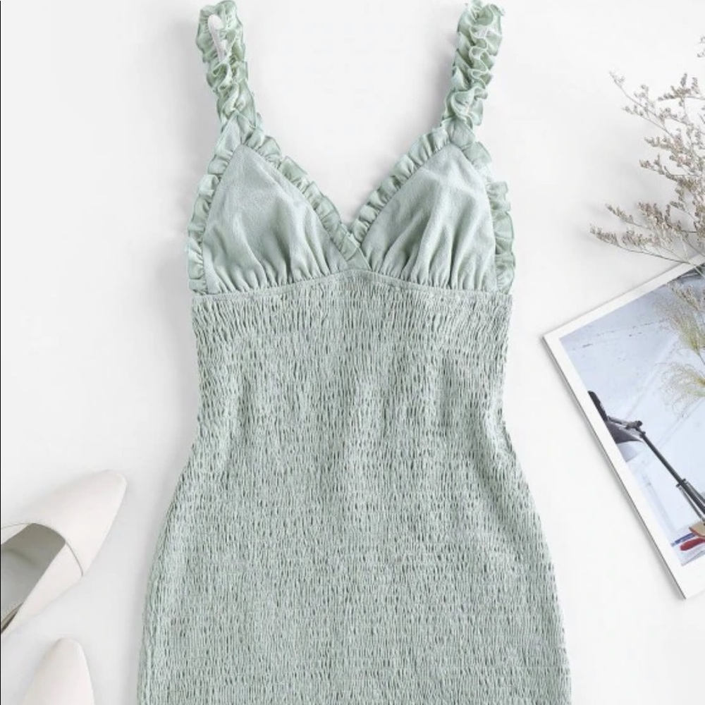 ZAFUL Smocked Ruffled Bodycon Dress